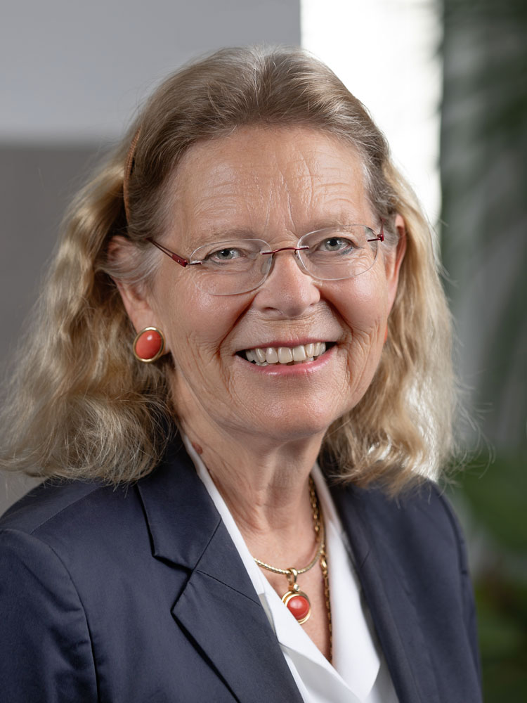 MMag. Dr. Irene Giner-Reichl Ambassador a. D. - Lansky